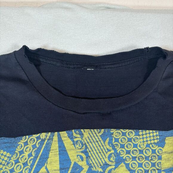 Vintage Volcom Skull T-Shirt Adult Size XL Black Skater Grunge Goth 2000s Y2K - Picture 4 of 9